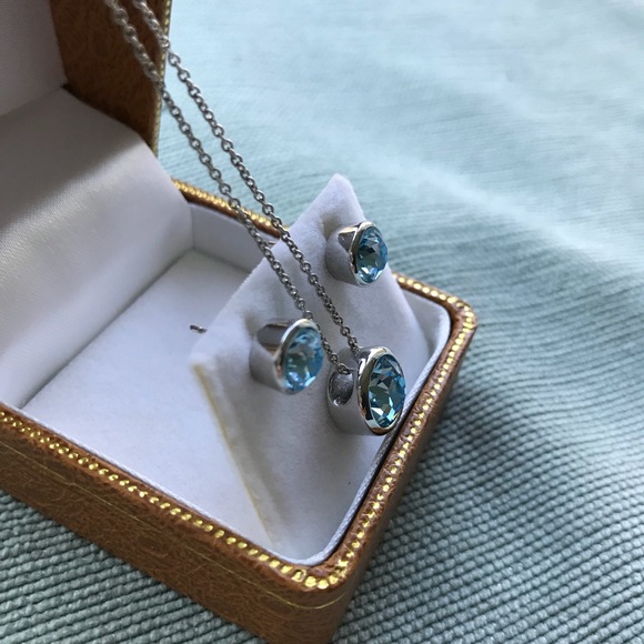 Simple Blue and Silver Crystal Set - Picture 4 of 6